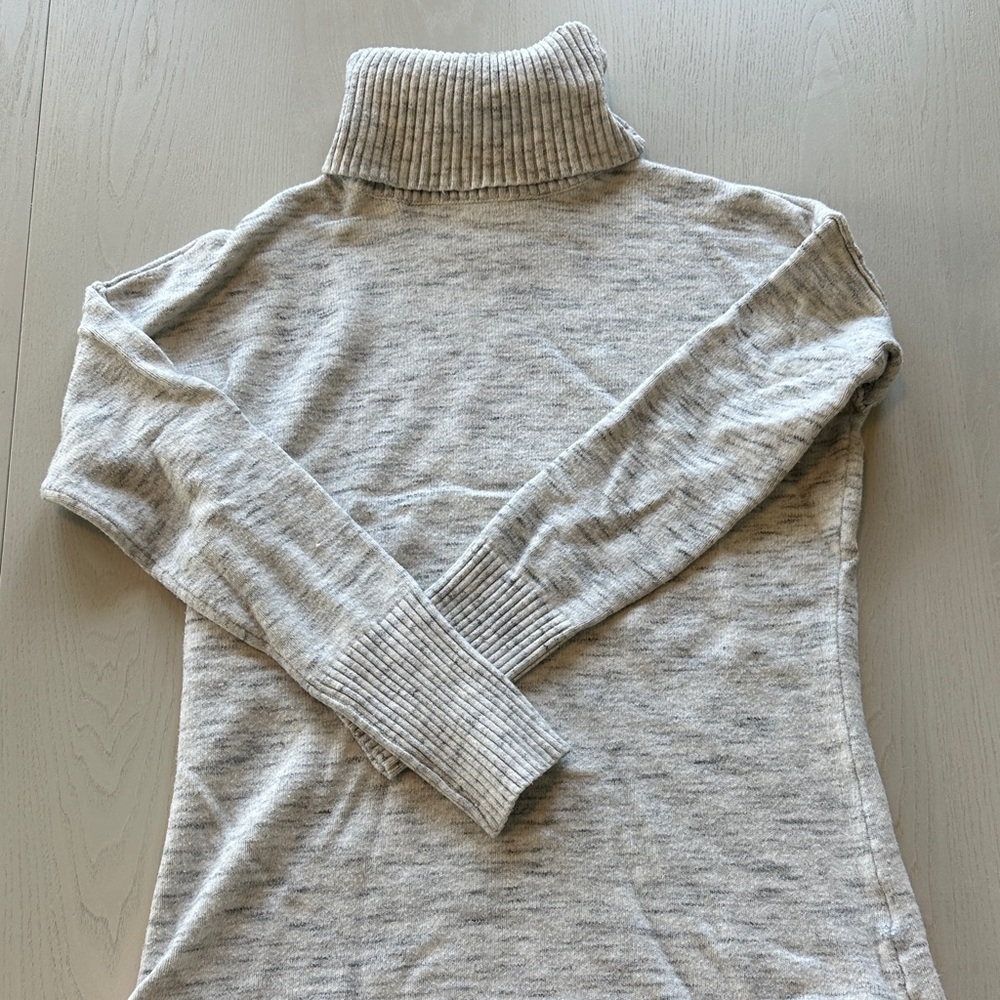 RD Style Light Gray Turtleneck Sweater